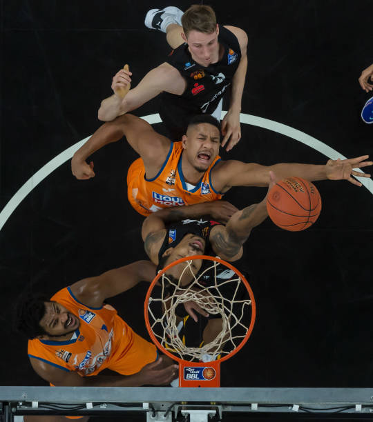 响应并非首 响应并非首