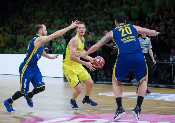 随着冬窗转 随着冬窗转